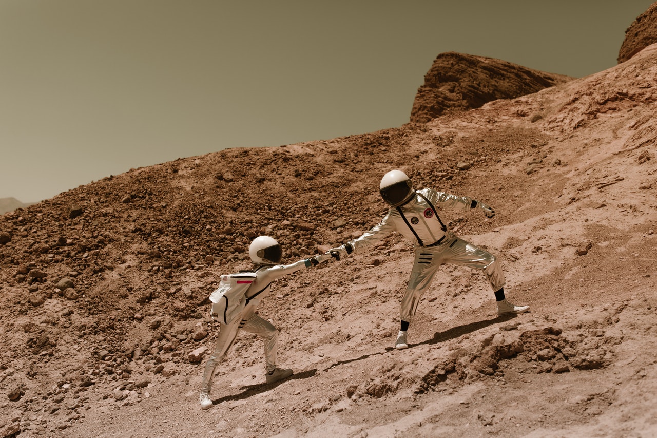 Ce sunt acele pete întunecate de pe Marte?