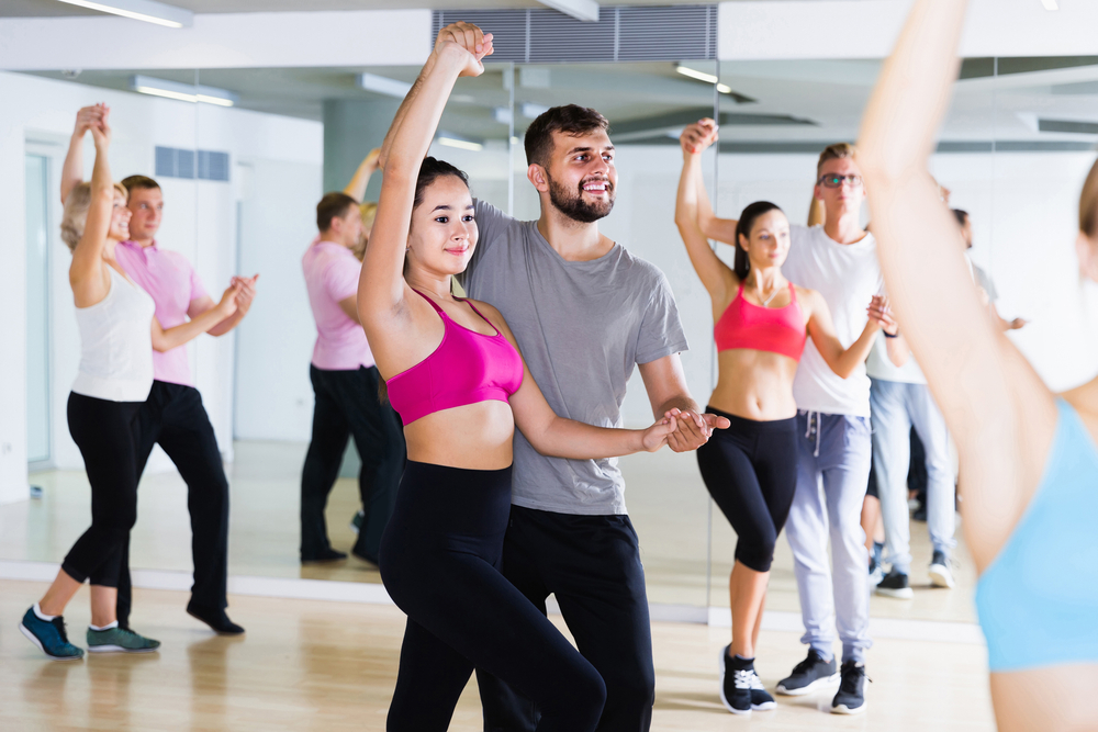 Un curs de dansuri latino